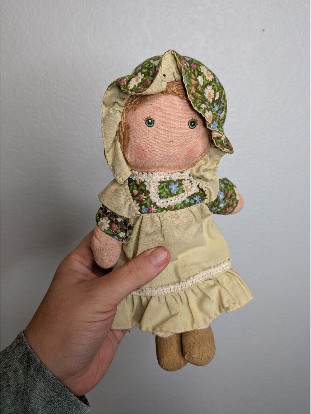 Vintage Holly Hobbie Knickerbocker Cloth Doll Green Floral Bonnet 12"